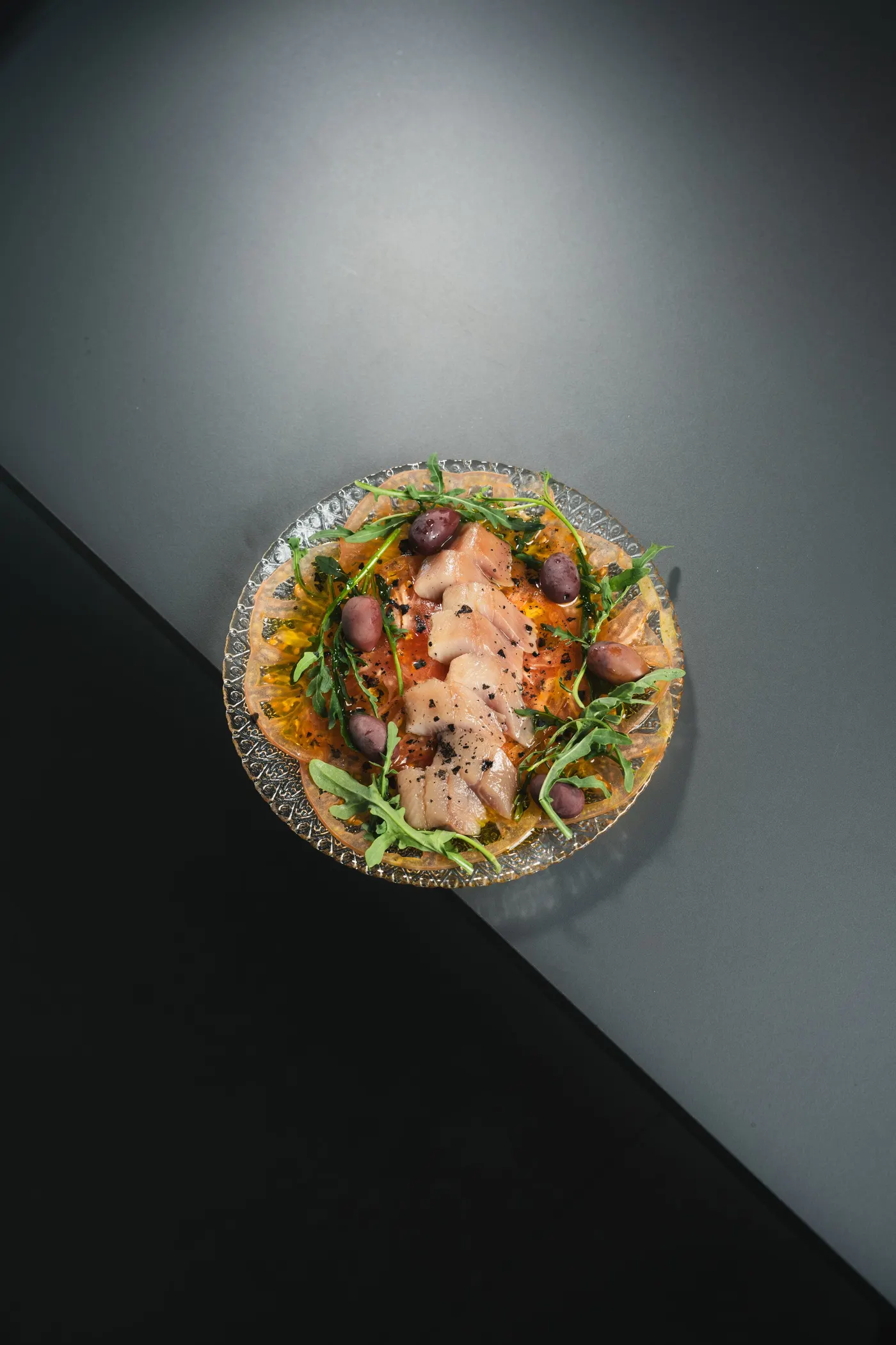 Carpaccio de tomàquet premium amb lloms d'areng fumat